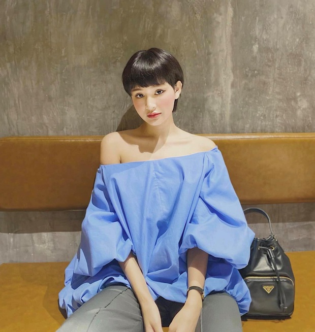 Street style sao Việt: Ngọc Trinh vô tư diện bikini ra đường, Hương Giang “tương” lại đôi giày cà kheo tai tiếng - Ảnh 4. Street style sao Việt: Ngọc Trinh vô tư diện bikini ra đường, Hương Giang “tương” lại đôi giày cà kheo tai tiếng - Ảnh 4.