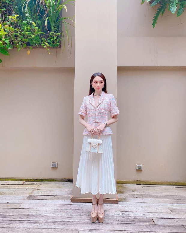 Street style sao Việt: Ngọc Trinh vô tư diện bikini ra đường, Hương Giang “tương” lại đôi giày cà kheo tai tiếng - Ảnh 2. Street style sao Việt: Ngọc Trinh vô tư diện bikini ra đường, Hương Giang “tương” lại đôi giày cà kheo tai tiếng - Ảnh 2.