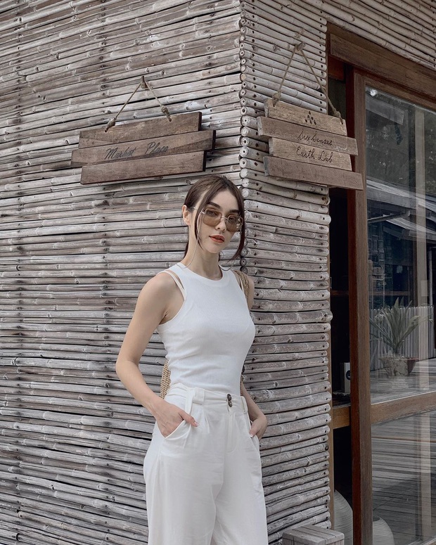 Street style sao Việt: Ngọc Trinh vô tư diện bikini ra đường, Hương Giang “tương” lại đôi giày cà kheo tai tiếng - Ảnh 11. Street style sao Việt: Ngọc Trinh vô tư diện bikini ra đường, Hương Giang “tương” lại đôi giày cà kheo tai tiếng - Ảnh 11.