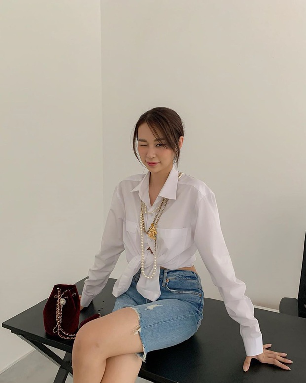Street style sao Việt: Ngọc Trinh vô tư diện bikini ra đường, Hương Giang “tương” lại đôi giày cà kheo tai tiếng - Ảnh 10. Street style sao Việt: Ngọc Trinh vô tư diện bikini ra đường, Hương Giang “tương” lại đôi giày cà kheo tai tiếng - Ảnh 10.