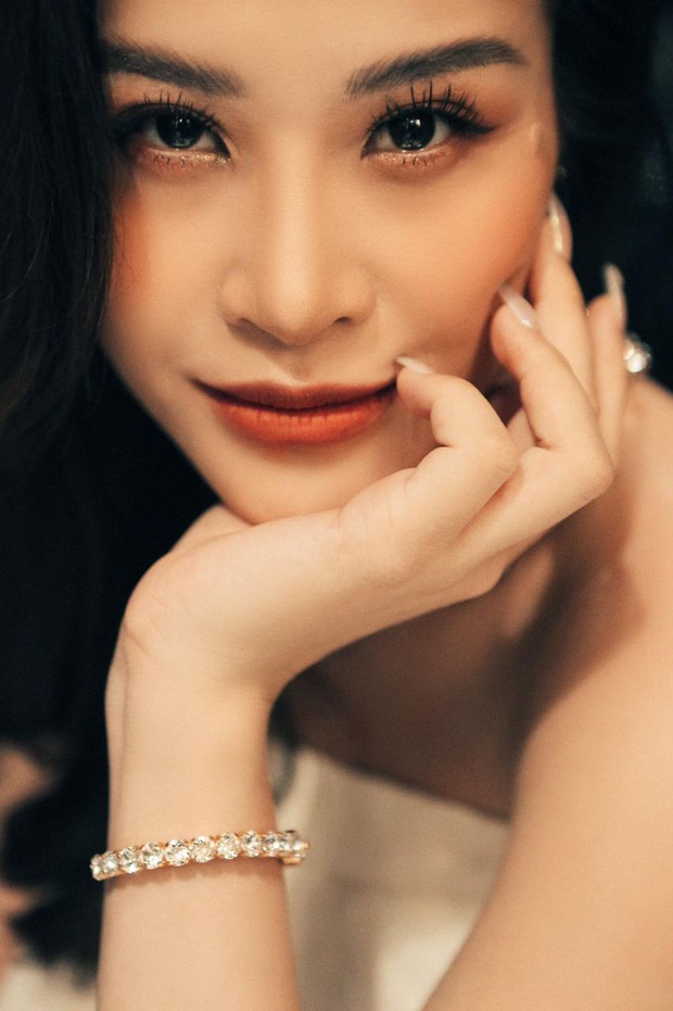 Mê ngất nhan sắc mẹ bầu Đông Nhi ở hậu trường đêm nhạc Noo: Sắp đến ngày vỡ chum mà còn đẹp gì đẹp quá! - Ảnh 2.