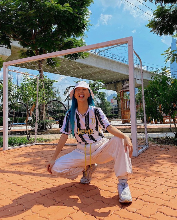 Street style sao Việt: Ngọc Trinh vô tư diện bikini ra đường, Hương Giang “tương” lại đôi giày cà kheo tai tiếng - Ảnh 7. Street style sao Việt: Ngọc Trinh vô tư diện bikini ra đường, Hương Giang “tương” lại đôi giày cà kheo tai tiếng - Ảnh 7.