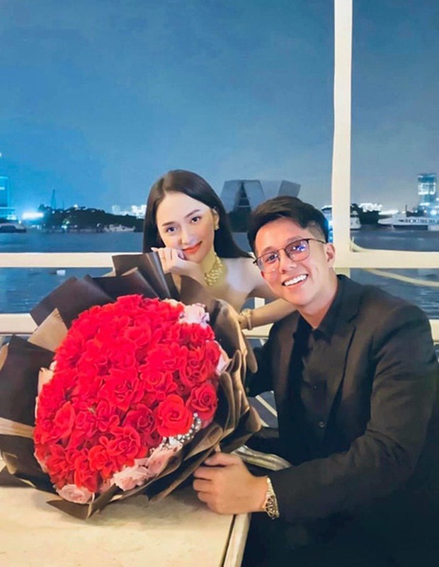 Ảnh chụp lén hậu trường mua xe tiền tỷ gây sốt: Matt Liu ôm nàng ngọt lịm, Hương Giang mạnh mẽ bỗng e ấp bất ngờ - Ảnh 5.