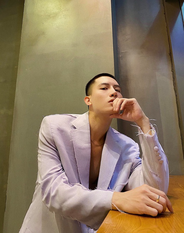 Anh Tú (Rap Việt) cover sương sương bản hit Đôi Mắt mà cũng thu về hơn 1,5 triệu lượt xem! - Ảnh 6. Anh Tú (Rap Việt) cover sương sương bản hit Đôi Mắt mà cũng thu về hơn 1,5 triệu lượt xem! - Ảnh 6.
