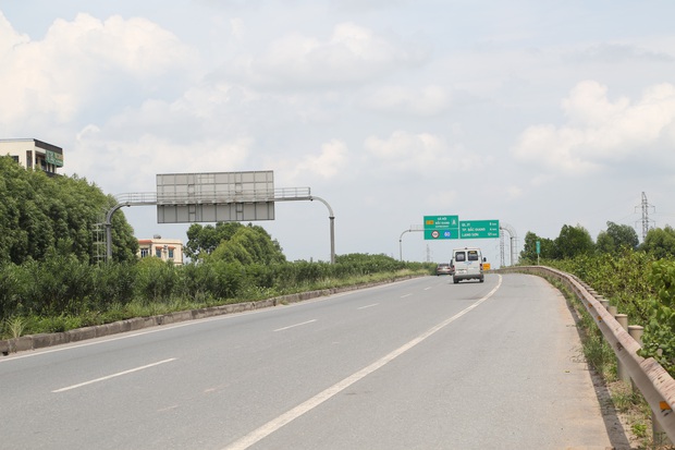 Đám tang nước mắt, hàng trăm người đưa ra chiến trường, CSCĐ là tài xế lái xe tông tử vong - Ảnh 1.