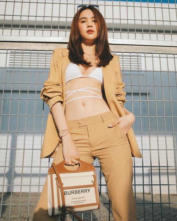 Street style sao Việt: Ngọc Trinh vô tư diện bikini ra đường, Hương Giang “tương” lại đôi giày cà kheo tai tiếng - Ảnh 1. Street style sao Việt: Ngọc Trinh vô tư diện bikini ra đường, Hương Giang “tương” lại đôi giày cà kheo tai tiếng - Ảnh 1.