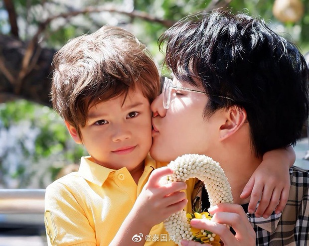 Biến xứ Thái: Mike Angelo kiện bạn gái cũ vì không cho gặp con, cuộc chiến giành quyền nuôi Maxwell căng như dây đàn - Ảnh 9.