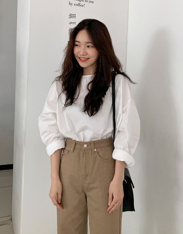Áo blouse trơn màu đúng là chân ái của nàng công sở, có đến 10 cách diện sang xịn hết cỡ - Ảnh 2. Áo blouse trơn màu đúng là chân ái của nàng công sở, có đến 10 cách diện sang xịn hết cỡ - Ảnh 2.