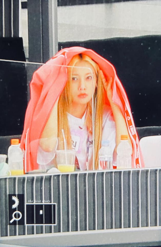 Dàn Idol khổ sở đội mưa khi phải ghi hình cho Đại hội thể thao Kpop ngay trên sân thượng - Ảnh 4.