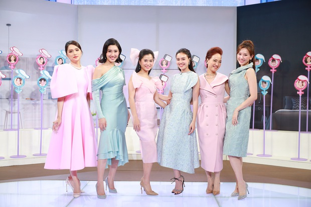 Hương Giang thị phạm kiểu phụ nữ lẳng lơ khiến Hari Won nóng mắt - Ảnh 1. Hương Giang thị phạm kiểu phụ nữ lẳng lơ khiến Hari Won nóng mắt - Ảnh 1.