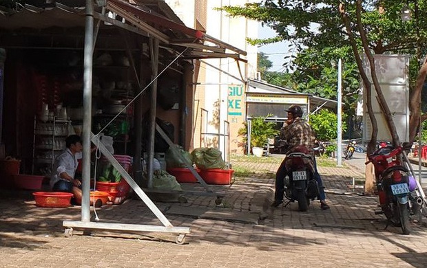 Nam sinh 17 tuổi ở Sài Gòn bị đâm tử vong trong lúc uống trà sữa: “Cháu nói đi học thêm nhưng không về nữa” - Ảnh 2. Nam sinh 17 tuổi ở Sài Gòn bị đâm tử vong trong lúc uống trà sữa: “Cháu nói đi học thêm nhưng không về nữa” - Ảnh 2.