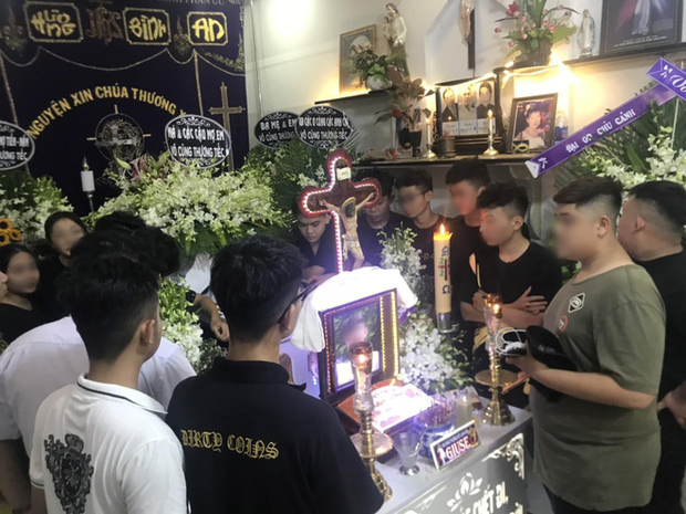 Nam sinh 17 tuổi ở Sài Gòn bị đâm tử vong trong lúc uống trà sữa: “Cháu nói đi học thêm nhưng không về nữa” - Ảnh 5. Nam sinh 17 tuổi ở Sài Gòn bị đâm tử vong trong lúc uống trà sữa: “Cháu nói đi học thêm nhưng không về nữa” - Ảnh 5.