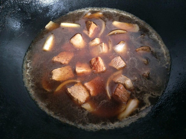 Dùng dầu hào khi nấu nướng nên nhớ quy tắc 3 không để tránh gây hại tới sức khỏe lẫn hương vị món ăn - Ảnh 3.