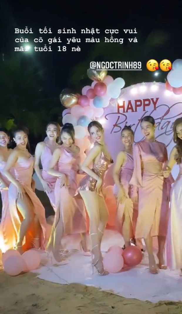 Chưa biết vlog của Vũ Khắc Tiệp sẽ review cái gì nhưng riêng màn nhảy nhót bên lửa trại của Ngọc Trinh cũng đủ để dân tình đứng ngồi không yên - Ảnh 4. Chưa biết vlog của Vũ Khắc Tiệp sẽ review cái gì nhưng riêng màn nhảy nhót bên lửa trại của Ngọc Trinh cũng đủ để dân tình đứng ngồi không yên - Ảnh 4.