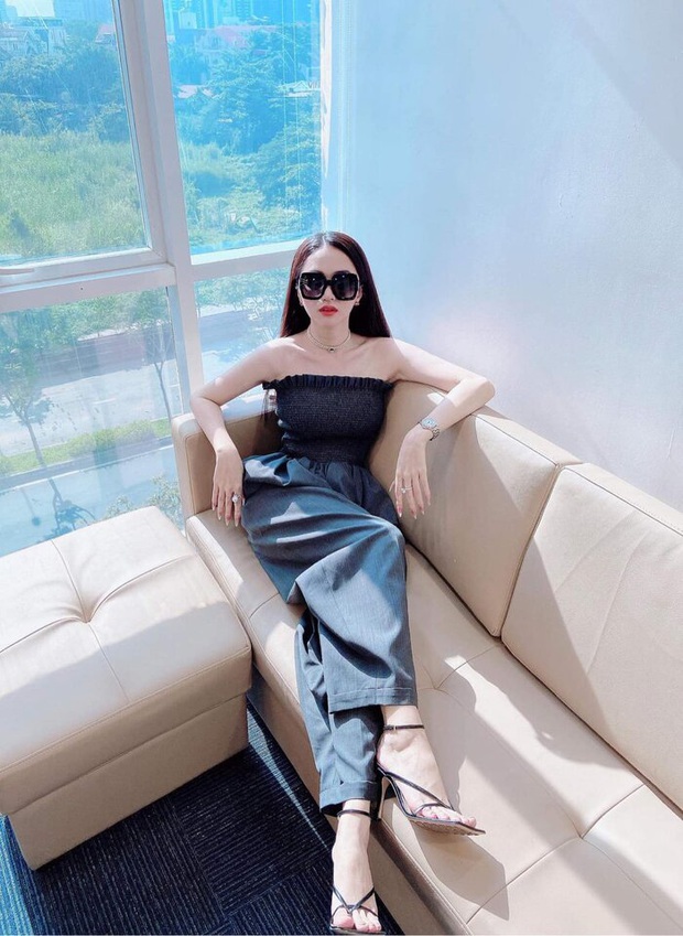Hoa hậu Đỗ Mỹ Linh đã khác xưa lắm rồi, đụng độ Hương Giang mà chẳng kém cạnh về độ chất - Ảnh 3. Hoa hậu Đỗ Mỹ Linh đã khác xưa lắm rồi, đụng độ Hương Giang mà chẳng kém cạnh về độ chất - Ảnh 3.