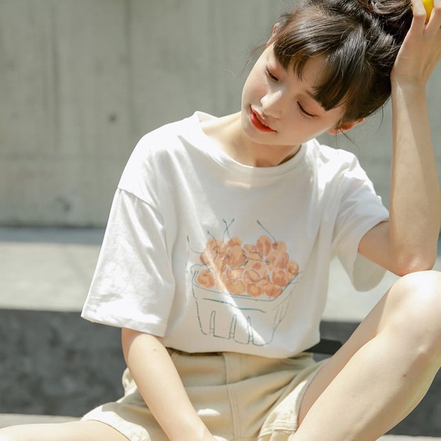 Lười mix đồ đến đâu thì bạn cũng mặc đẹp với áo phông tay lỡ, ăn diện đơn giản mà trông vẫn cá tính ra trò - Ảnh 1.