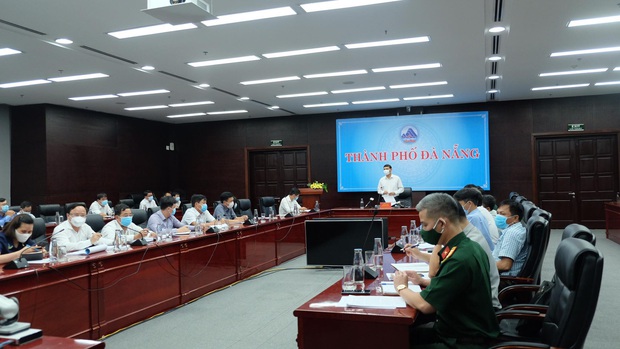 Từ 23 giờ khuya nay, Đà Nẵng kiểm soát phương tiện cá nhân đi ngoài đường để phòng tránh bão số 5 - Ảnh 1.