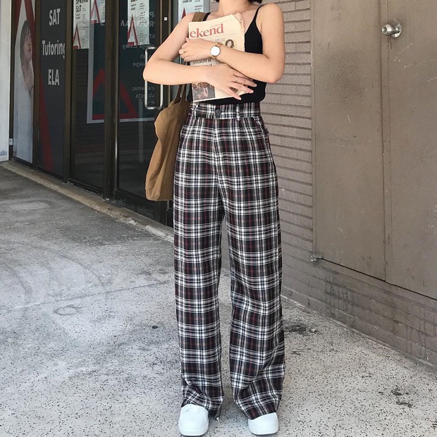 Quần caro ống rộng giá “bèo” nhưng làm style “đỉnh” hết nấc, nàng nào bỏ qua là thiệt  - Ảnh 1.