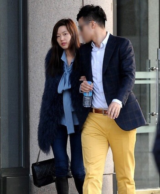 Mợ chảnh Jeon Ji Hyun đã hết... chảnh chỉ vì tóc mái, hội ngộ thái tử gia tộc Samsung một thời tại sự kiện - Ảnh 6. Mợ chảnh Jeon Ji Hyun đã hết... chảnh chỉ vì tóc mái, hội ngộ thái tử gia tộc Samsung một thời tại sự kiện - Ảnh 6.