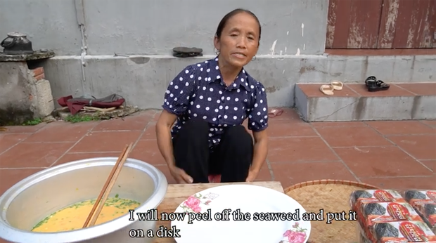 Mẹ con Bà Tân Vlog đều có động thái khác lạ sau vụ lùm xùm nấu cháo gà nguyên lông và bị Bà Lý Vlog “cà khịa” - Ảnh 1. Mẹ con Bà Tân Vlog đều có động thái khác lạ sau vụ lùm xùm nấu cháo gà nguyên lông và bị Bà Lý Vlog “cà khịa” - Ảnh 1.