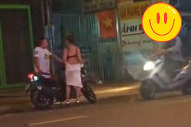 Xôn xao clip cô gái lột váy giữa đường, nghi do bị bạn trai chia tay đòi quà vì không chịu đi nhà nghỉ - Ảnh 2.