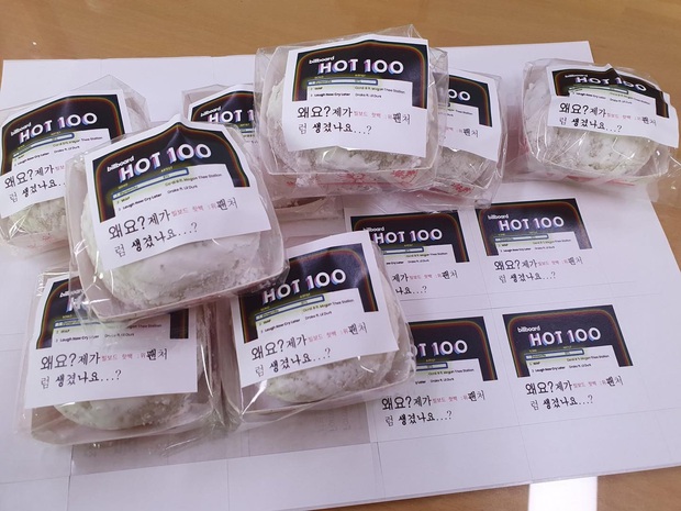Đạt đỉnh cao sự nghiệp, BTS đội vương miện và đeo khẩu hiệu đậm mùi cà khịa: Trông chúng tôi giống nghệ sĩ đạt #1 Billboard lắm hay gì? - Ảnh 5. Đạt đỉnh cao sự nghiệp, BTS đội vương miện và đeo khẩu hiệu đậm mùi cà khịa: Trông chúng tôi giống nghệ sĩ đạt #1 Billboard lắm hay gì? - Ảnh 5.