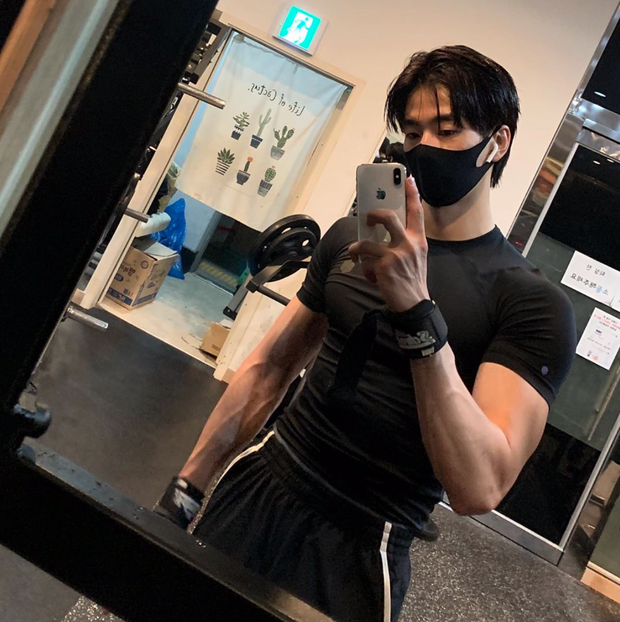 Mách nhỏ mẹo ăn mặc bảnh bao cho các chàng gym thủ đô con, chẳng lo gây bất bình vì thân hình không ăn nhập gì với áo quần - Ảnh 1. Mách nhỏ mẹo ăn mặc bảnh bao cho các chàng gym thủ đô con, chẳng lo gây bất bình vì thân hình không ăn nhập gì với áo quần - Ảnh 1.
