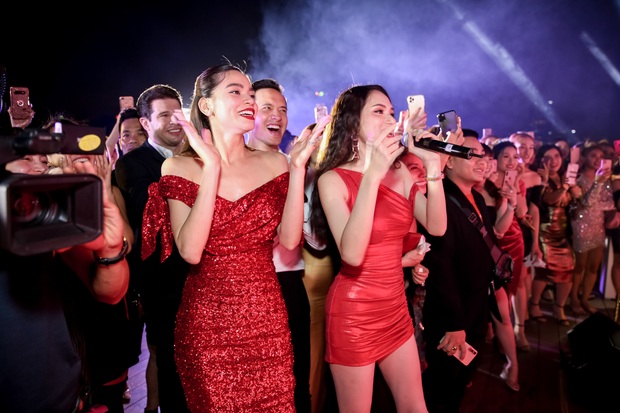 Sao Việt mở tiệc sinh nhật xa hoa nhất Vbiz: Hà Hồ - Lý Nhã Kỳ như tổ chức lễ trao giải, Ngọc Trinh khiến dân tình xịt máu mũi - Ảnh 13.
