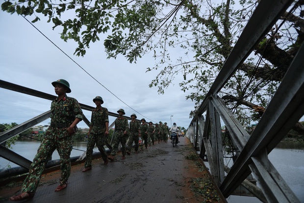 Trường Tiểu học ở Huế tan hoang, cây đổ và tốc mái hàng loạt lớp học do bão số 5 - Ảnh 9.