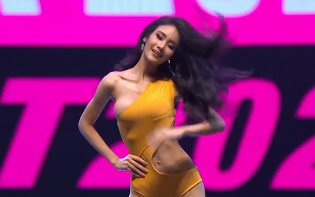 Vì áo tắm lởm của ban tổ chức, hàng loạt thí sinh Miss Grand Thailand 2020 lộ ngực trên sóng livestream - Ảnh 3.