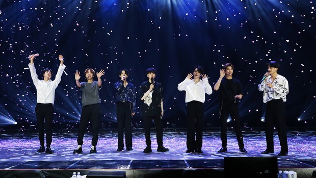 Tiết lộ số người xem concert online của TWICE: Cho SuperM ngửi khói, nhưng so với BTS thì là một trời một vực! - Ảnh 3. Tiết lộ số người xem concert online của TWICE: Cho SuperM ngửi khói, nhưng so với BTS thì là một trời một vực! - Ảnh 3.