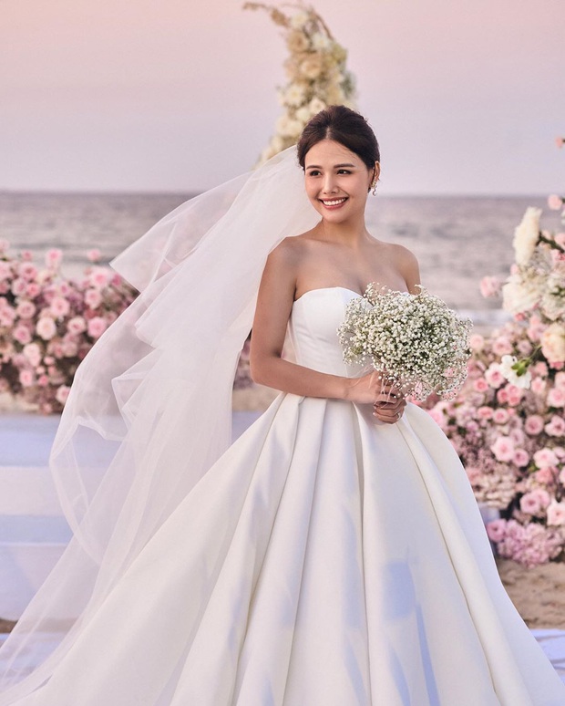 Vợ streamer giàu nhất Việt Nam và vợ tổng giám đốc tập đoàn nghìn tỷ bỗng na ná nhau như chị em một nhà  - Ảnh 7.