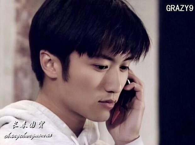 Xem ảnh Tạ Đình Phong năm 18 tuổi mới hiểu vì sao Trương Bá Chi say đắm, Vương Phi mê mệt suốt 20 năm không quên - Ảnh 3. Xem ảnh Tạ Đình Phong năm 18 tuổi mới hiểu vì sao Trương Bá Chi say đắm, Vương Phi mê mệt suốt 20 năm không quên - Ảnh 3.