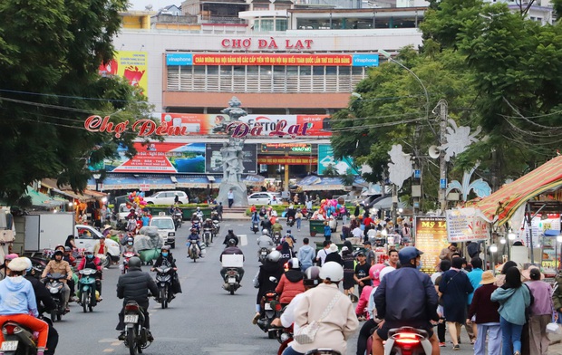Ảnh: Bến xe Đà Lạt vắng tanh, các khu du lịch thưa thớt người đến tham quan dịp cuối tuần - Ảnh 10. Ảnh: Bến xe Đà Lạt vắng tanh, các khu du lịch thưa thớt người đến tham quan dịp cuối tuần - Ảnh 10.