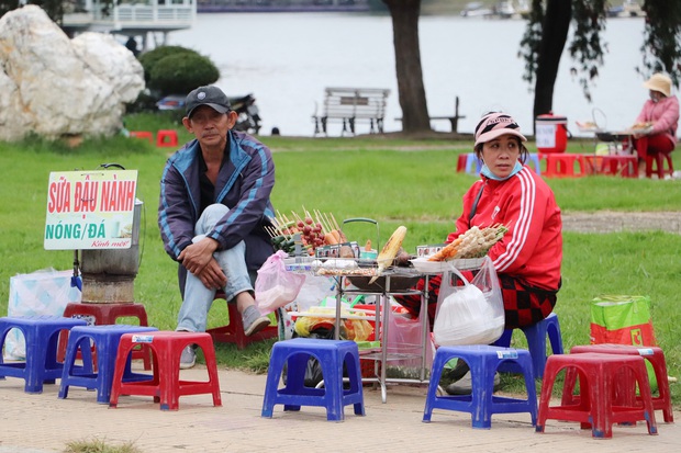 Ảnh: Bến xe Đà Lạt vắng tanh, các khu du lịch thưa thớt người đến tham quan dịp cuối tuần - Ảnh 5. Ảnh: Bến xe Đà Lạt vắng tanh, các khu du lịch thưa thớt người đến tham quan dịp cuối tuần - Ảnh 5.