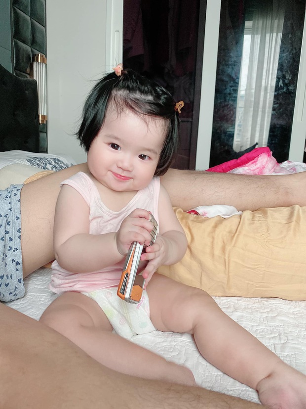 Ngọc Trinh khoe cháu gái ruột mà ai cũng xuýt xoa: Mắt to tròn hưởng gen của dì ruột, mỹ nhân tương lai đây rồi! - Ảnh 5. Ngọc Trinh khoe cháu gái ruột mà ai cũng xuýt xoa: Mắt to tròn hưởng gen của dì ruột, mỹ nhân tương lai đây rồi! - Ảnh 5.