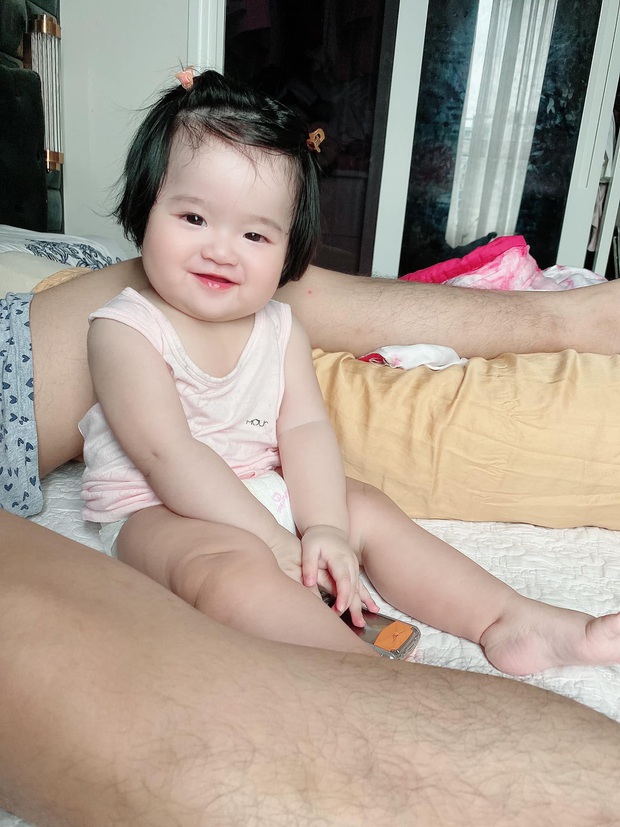 Ngọc Trinh khoe cháu gái ruột mà ai cũng xuýt xoa: Mắt to tròn hưởng gen của dì ruột, mỹ nhân tương lai đây rồi! - Ảnh 3. Ngọc Trinh khoe cháu gái ruột mà ai cũng xuýt xoa: Mắt to tròn hưởng gen của dì ruột, mỹ nhân tương lai đây rồi! - Ảnh 3.
