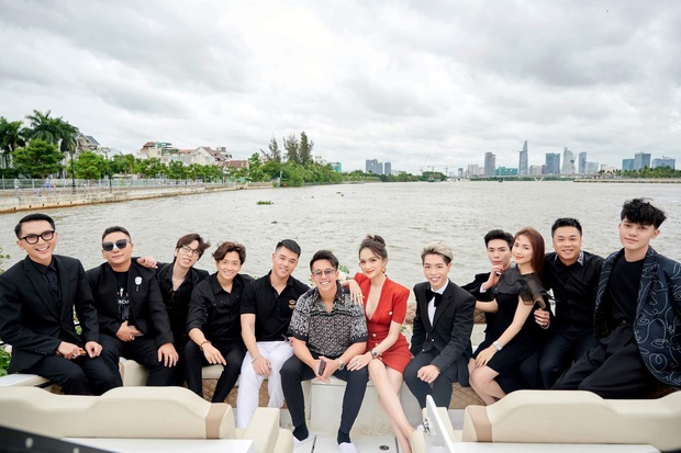 Bị chê vô duyên vì ngồi lên đùi Erik ngay trước mặt bạn trai thiếu gia, Hoà Minzy tag hẳn chồng vào làm rõ mười mươi - Ảnh 2. Bị chê vô duyên vì ngồi lên đùi Erik ngay trước mặt bạn trai thiếu gia, Hoà Minzy tag hẳn chồng vào làm rõ mười mươi - Ảnh 2.