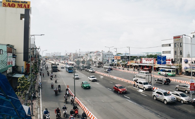 Cận cảnh nút giao 3 tầng “cực xịn” ở Sài Gòn trị giá hơn 500 tỷ đồng vừa được hoàn thành, có cả cầu đi bộ - Ảnh 6. Cận cảnh nút giao 3 tầng “cực xịn” ở Sài Gòn trị giá hơn 500 tỷ đồng vừa được hoàn thành, có cả cầu đi bộ - Ảnh 6.