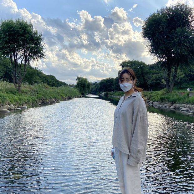 Kang Sora đăng loạt ảnh đầu tiên sau đám cưới bí mật, lại làm dấy lên nghi vấn cưới chạy bầu - Ảnh 3. Kang Sora đăng loạt ảnh đầu tiên sau đám cưới bí mật, lại làm dấy lên nghi vấn cưới chạy bầu - Ảnh 3.