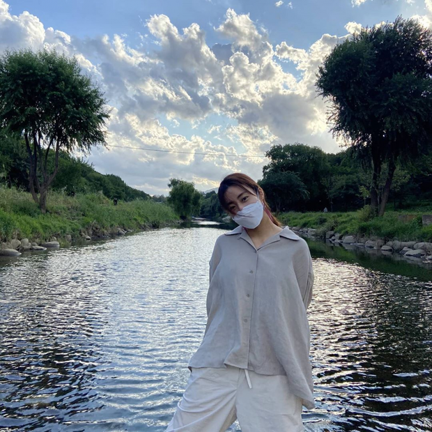 Kang Sora đăng loạt ảnh đầu tiên sau đám cưới bí mật, lại làm dấy lên nghi vấn cưới chạy bầu - Ảnh 2. Kang Sora đăng loạt ảnh đầu tiên sau đám cưới bí mật, lại làm dấy lên nghi vấn cưới chạy bầu - Ảnh 2.