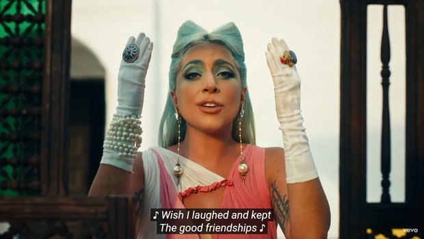 Xem tới xem lui MV mới của Lady Gaga rồi buông một tiếng thở dài vì ngoài nhạc giật đùng đùng ra thì chẳng hiểu gì cả! - Ảnh 5.