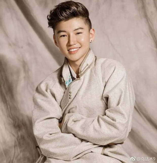 Cậu bé hát “Gặp mẹ trong mơ” từng khiến mọi người khóc hết nước mắt giờ thay đổi khác ngỡ ngàng, có thành tích học đáng khâm phục - Ảnh 6.