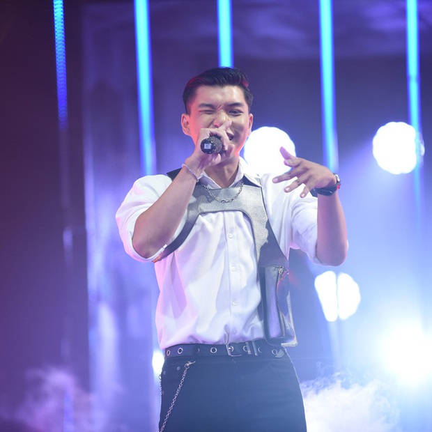 Dân tình bóc mẽ cách chơi vần của át chủ bài team Karik hình như mượn lyrics của HIEUTHUHAI? - Ảnh 4. Dân tình bóc mẽ cách chơi vần của át chủ bài team Karik hình như mượn lyrics của HIEUTHUHAI? - Ảnh 4.