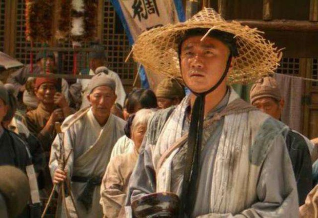 Thiên kim tiểu thư bị cha ép làm vợ bé của một gã ăn mày, ai ngờ 20 năm sau người chồng nghèo khó ấy lại trở thành Hoàng đế - Ảnh 1.