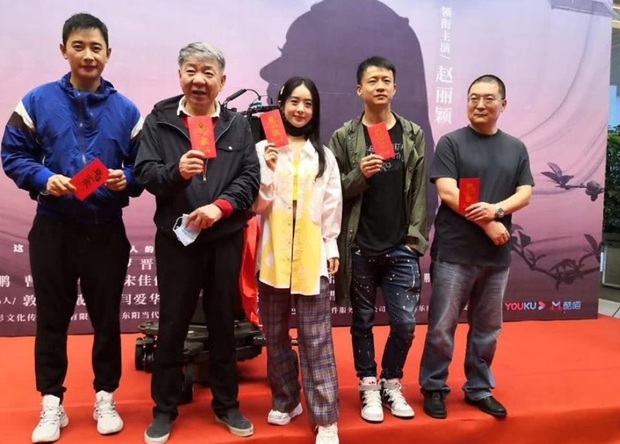 Triệu Lệ Dĩnh lộ gương mặt sưng vù, nhan sắc xuống dốc trong loạt ảnh không chỉnh sửa tại sự kiện hôm nay - Ảnh 2. Triệu Lệ Dĩnh lộ gương mặt sưng vù, nhan sắc xuống dốc trong loạt ảnh không chỉnh sửa tại sự kiện hôm nay - Ảnh 2.
