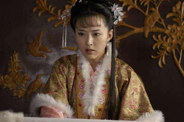 Thiên kim tiểu thư bị cha ép làm vợ bé của một gã ăn mày, ai ngờ 20 năm sau người chồng nghèo khó ấy lại trở thành Hoàng đế - Ảnh 3.