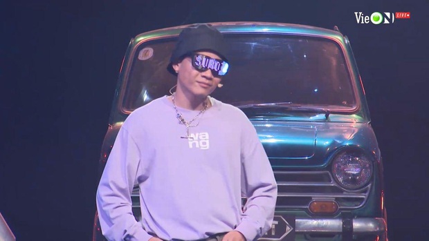 Liên tục hóa cô bé mùa đông đen từ đầu tới chân, Suboi cuối cùng cũng đã chịu gợi cảm hơn ở Rap Việt! - Ảnh 4.