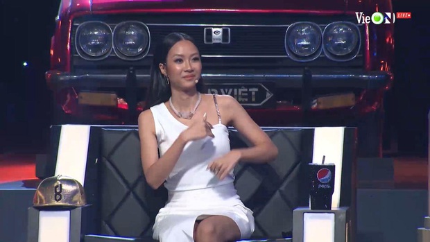 Liên tục hóa cô bé mùa đông đen từ đầu tới chân, Suboi cuối cùng cũng đã chịu gợi cảm hơn ở Rap Việt! - Ảnh 3.