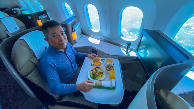 YouTuber bị gắn mác “giàu ngầm” của Việt Nam: Từng đến 30 quốc gia, mỗi năm đổ hết tiền bạc đi hơn trăm chuyến bay xa xỉ để review - Ảnh 4.